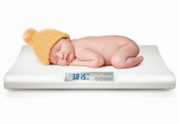 Cân nặng trẻ sơ sinh từng tháng theo Tổ chức Y tế Thế giới (WHO)