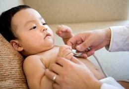 Bệnh viêm phổi ở trẻ sơ sinh cần điều trị như thế nào?