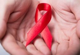 Cần làm gì nếu trong gia đình có người nhiễm HIV/AIDS ?
