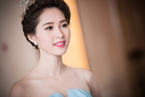 Cân bằng chế độ dinh dưỡng mỗi ngày là bí quyết làm đẹp của Hoa hậu Việt Nam 2012