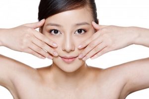 Massage da mặt để chăm sóc da