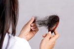 Hướng dẫn cách khắc phục tình trạng rụng tóc hậu COVID-19