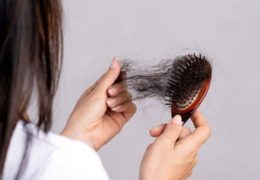 Hướng dẫn cách khắc phục tình trạng rụng tóc hậu COVID-19