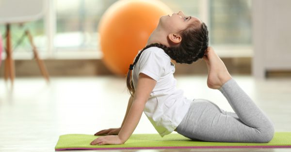 Yoga là một trong những bài tập tăng chiều cao tuổi dậy thì rất tốt.