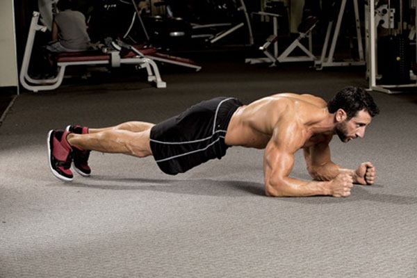 Plank là một trong những bài tập tăng cường sinh lý phổ biến ở nam giới.