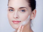 7 sai lầm khi chăm sóc tóc khiến tóc gãy rụng nhiều hơn và biện pháp khắc phục