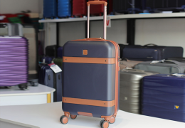 Đâu là lựa chọn chất liệu vali bền nhẹ đáng tiền nhất cho hành trình của bạn?