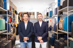 Đại diện KOS Shop và thương hiệu Roncato từ Ý